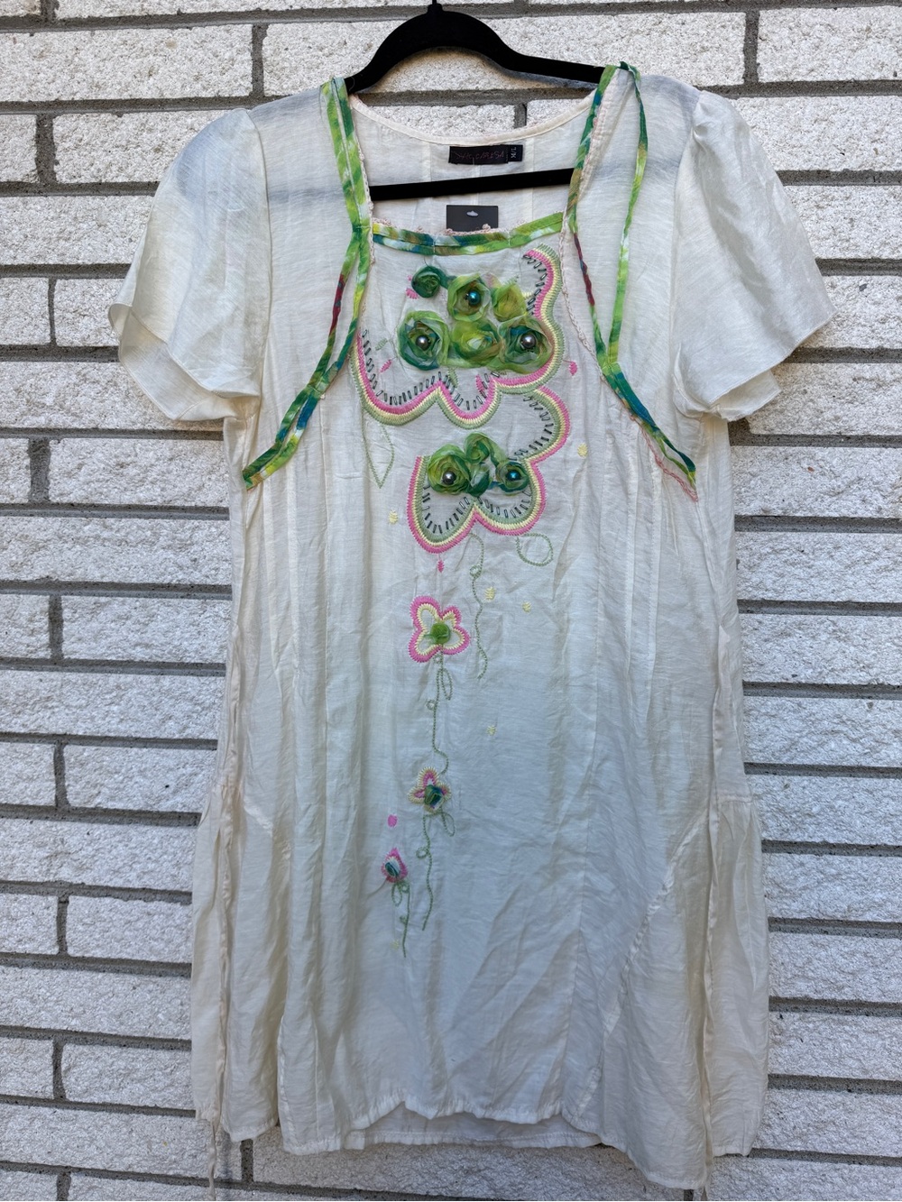 Cream Floral-Embellished Tunic Top with Green Accents